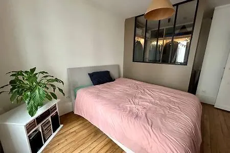 Charming 2 For 2 In Paris